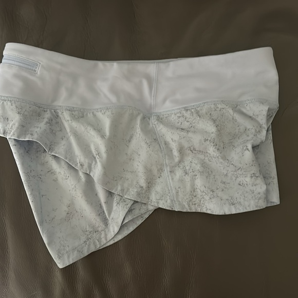 Lululemon rare speed up size 2 shorts.  Lilac with grey splatters. - Picture 4 of 5